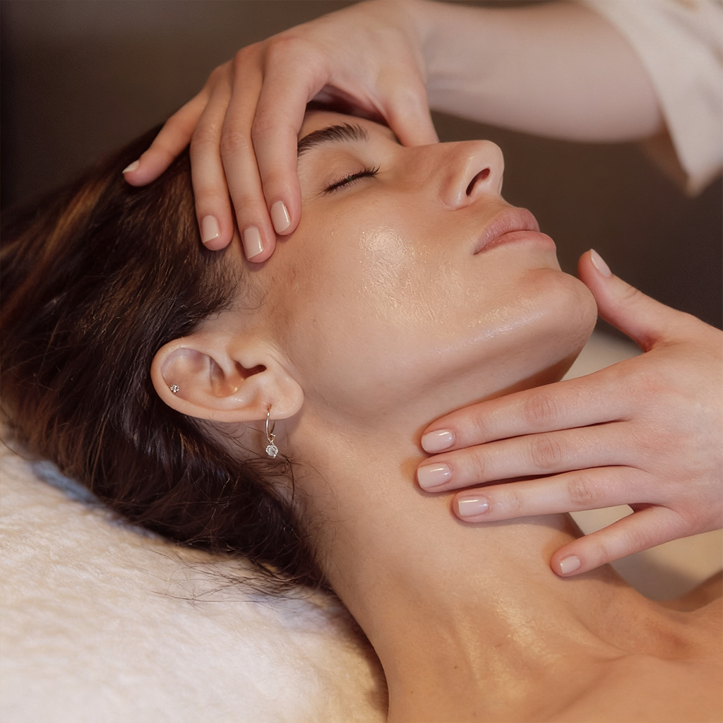 soin-du-visage-massage-liftant-gaia-spa-sxm-